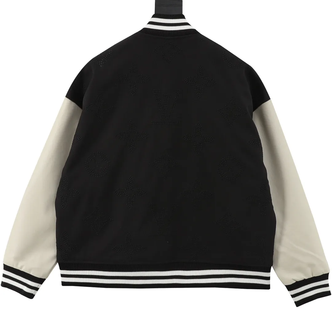 🅿️570 Louis Vuitton/Louis Vuitton pearl presbyopic stitching baseball uniform jacket Warm reminder: It is recommended to hand wash or dry clean! ! This year is particularly popular. Baseball uniform jackets are available at all levels of the market (you must compare the details). The most powerful quality control. Baseball uniforms have been produced and researched for 7 years. The details are exquisite. With it, you will be the most handsome boy in the world. The fully painted surface with four-button buttons (buttons with LOGO), the fabric is customized for more than a month. It is not ready-made in the market. It is made of woolen blended fabric, custom-woven and dyed. It has high color fastness. It is recommended to hand wash or dry clean for the first time. "Custom-woven knitted rib at the hem", the lining is made of silky and delicate cupro fiber material, which can be worn directly against the body. It is extremely comfortable, a heavy-hitting item, purchase version! Size：XS-L